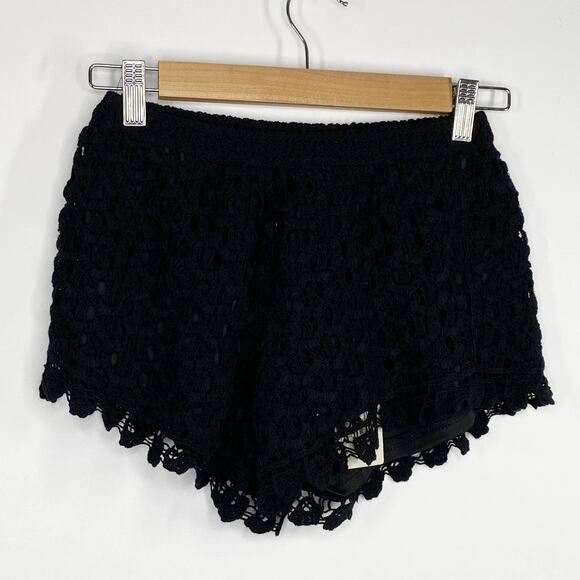 LF Native Rose Geordie Black Crochet Pull On Shorts Women's Size 6 NWT - Picture 1 of 6